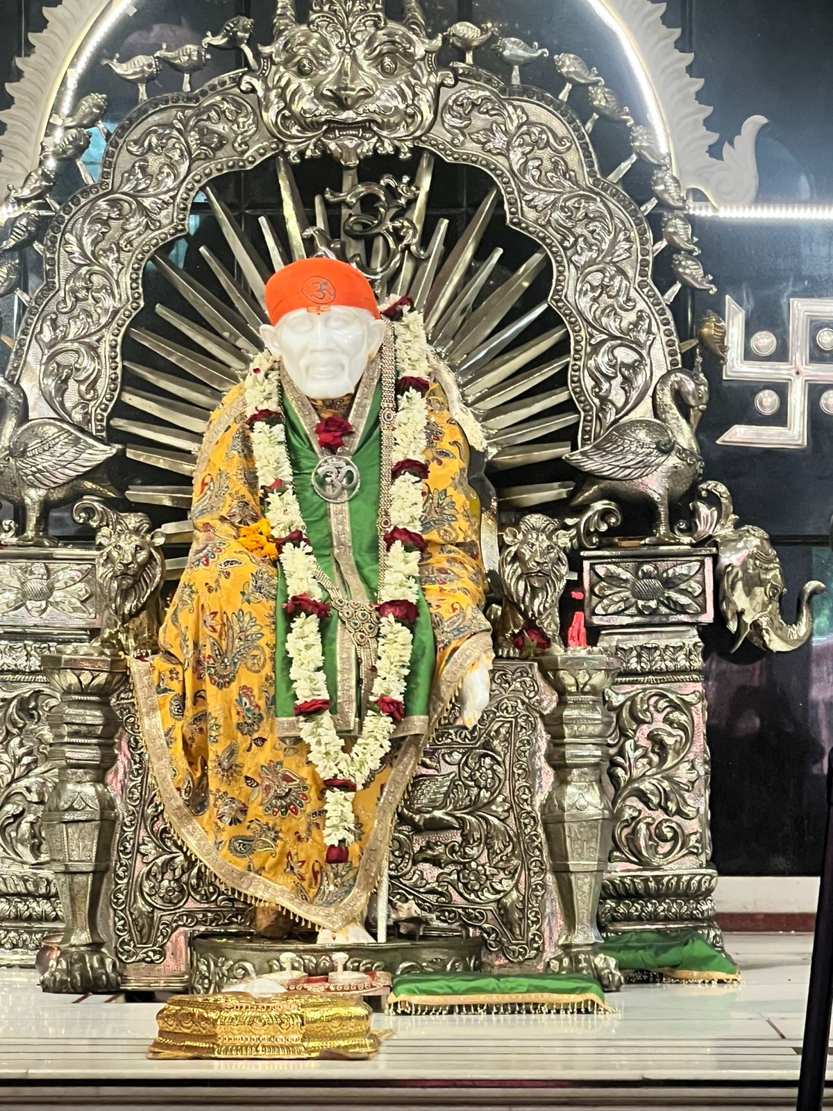 🌟 Sai Baba (Yellow & Green)
