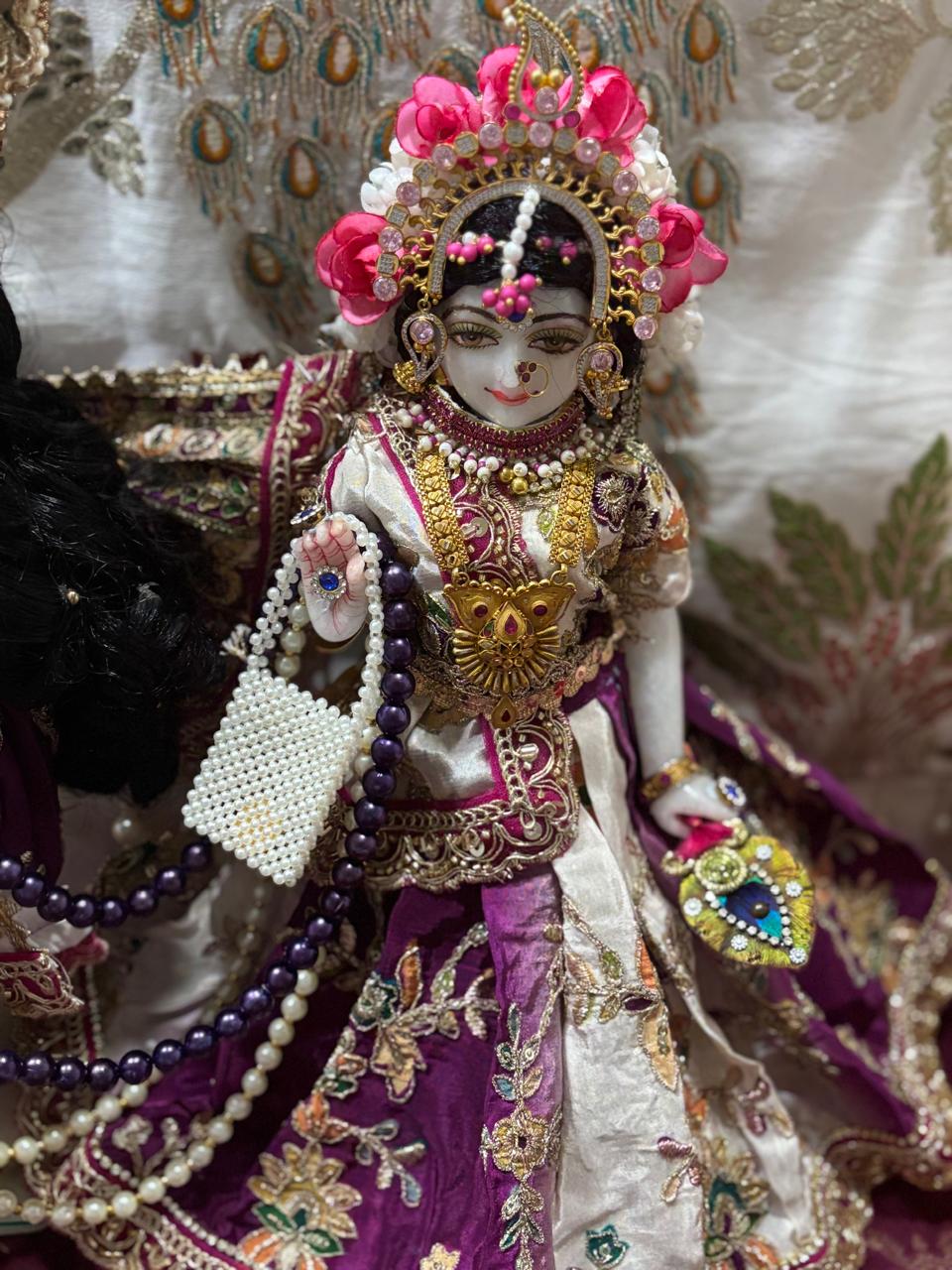 🌟 Radha Krishna (cream with pink)