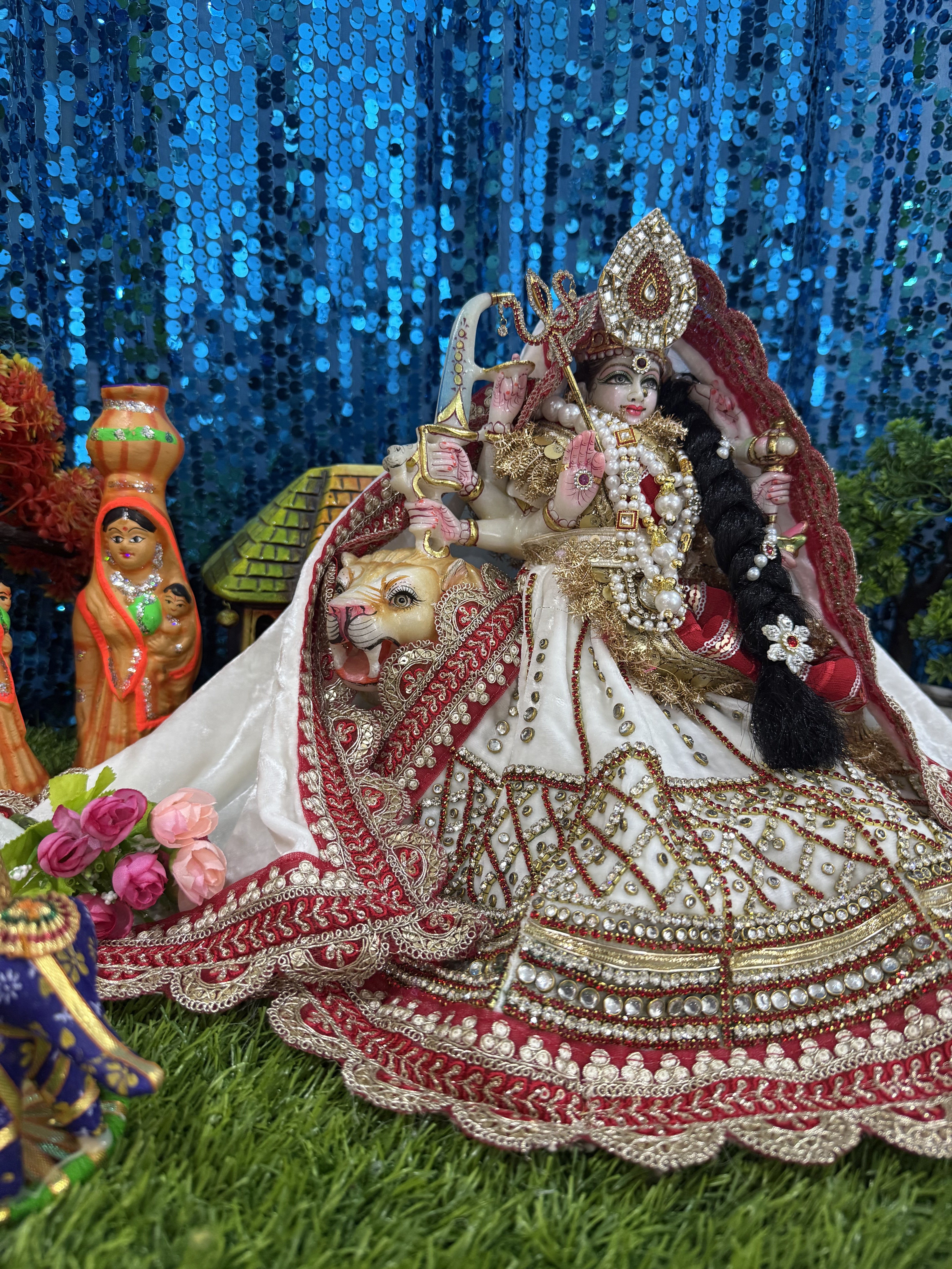 🌟 Mata Rani (white with red boarder line)