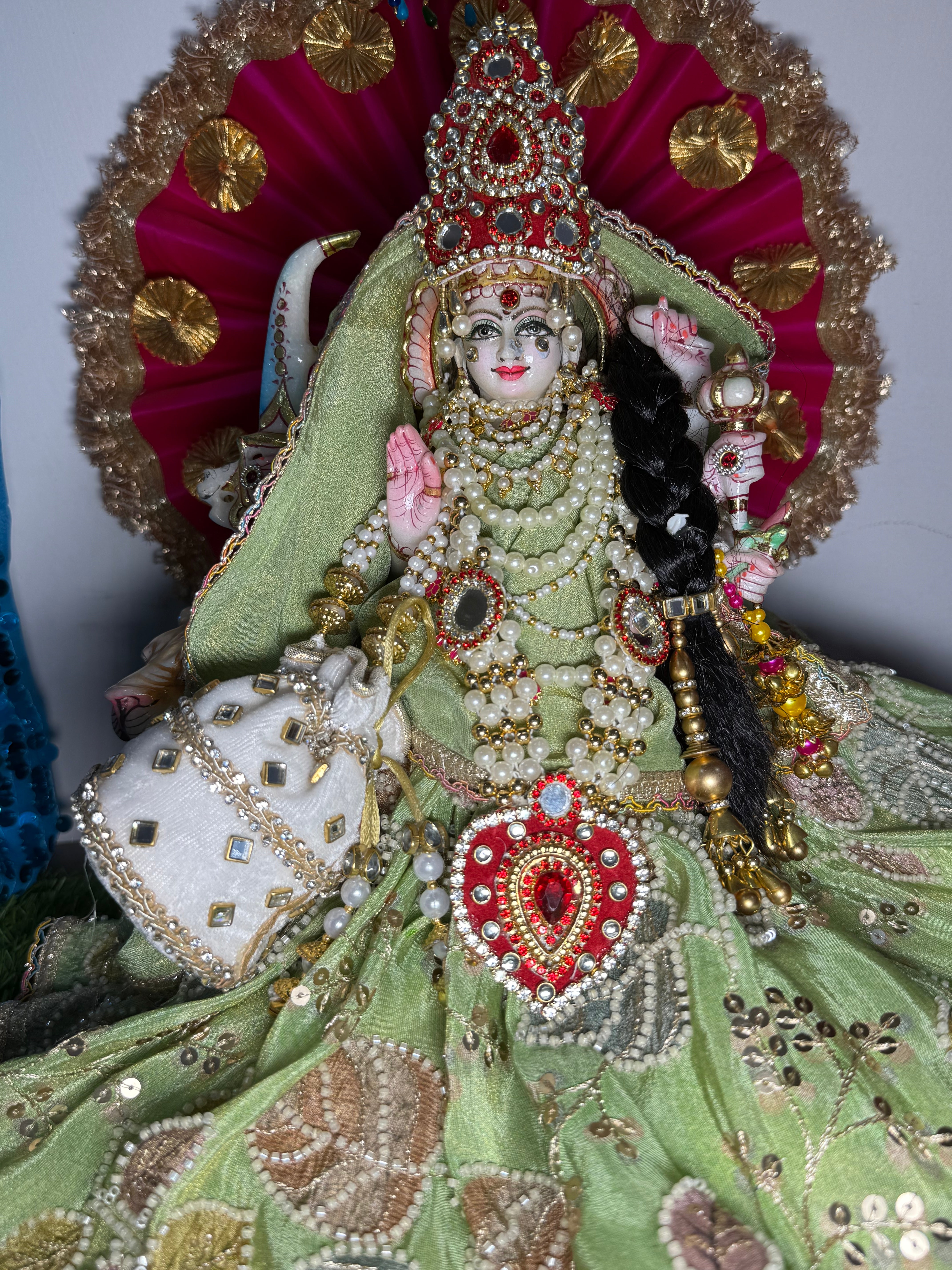 🌟 Mata Rani (pale green with red mukut)