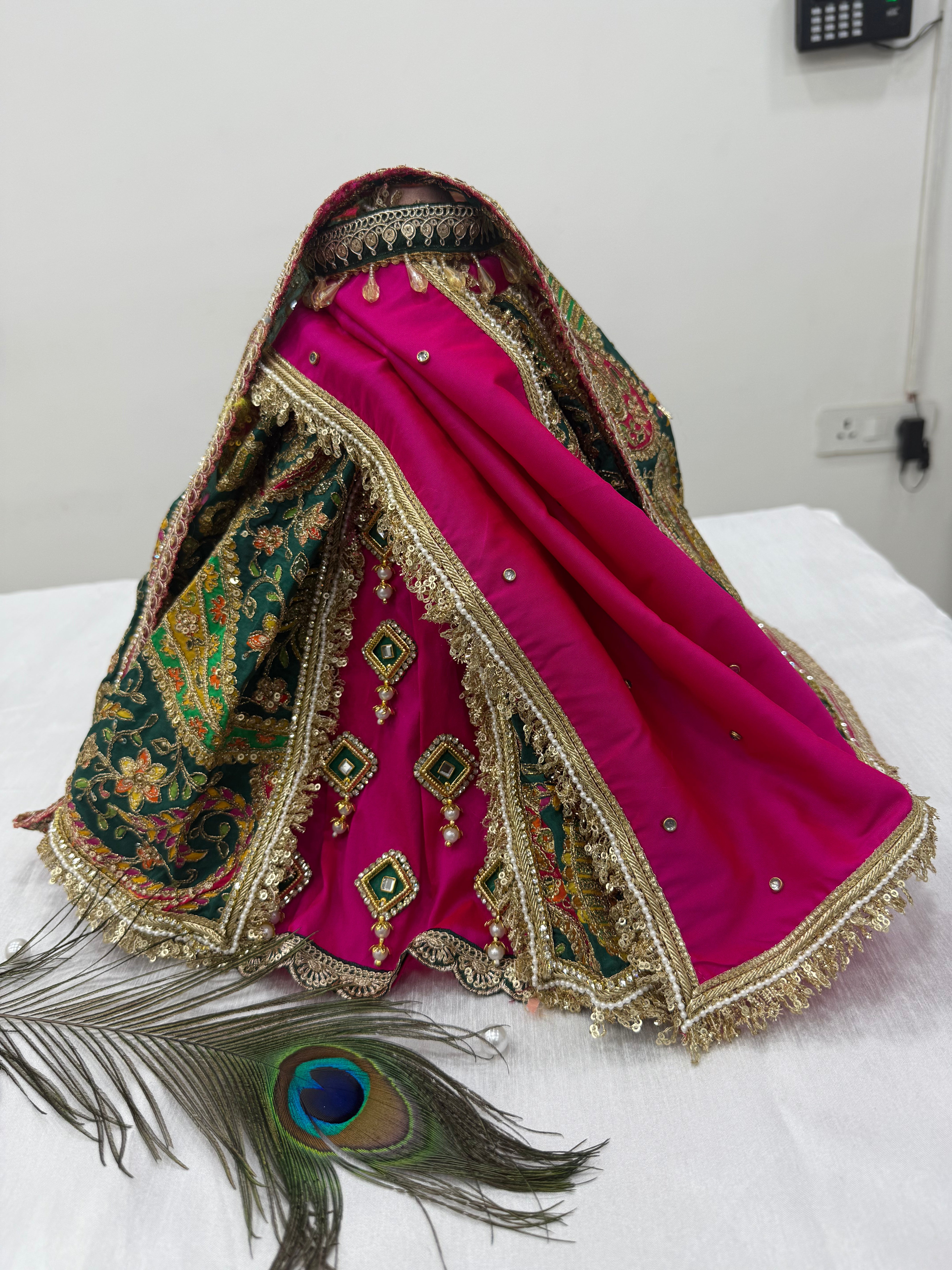 🌟 Mata Rani (Dark Pink & Dark Green)
