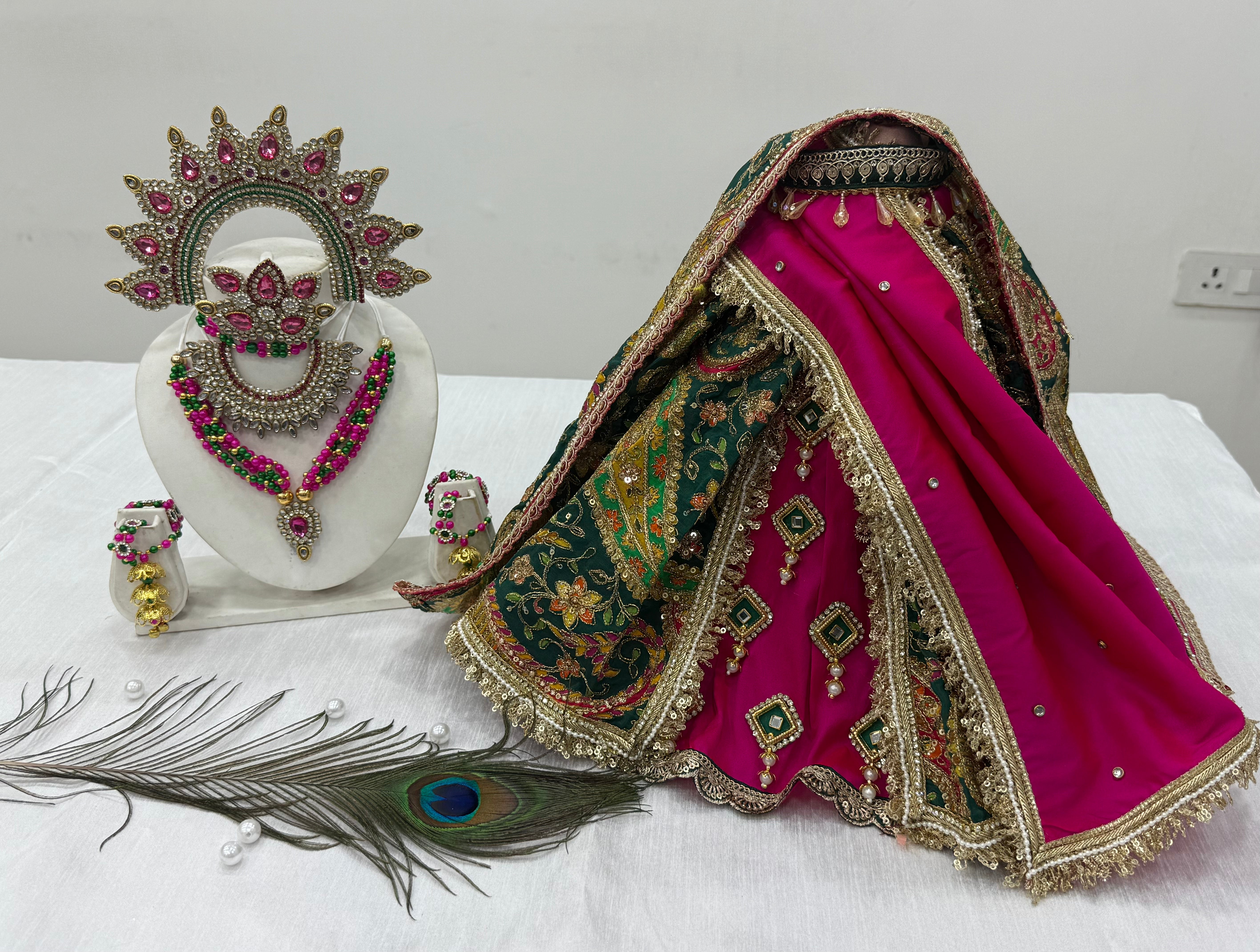 🌟 Mata Rani (Dark Pink & Dark Green)