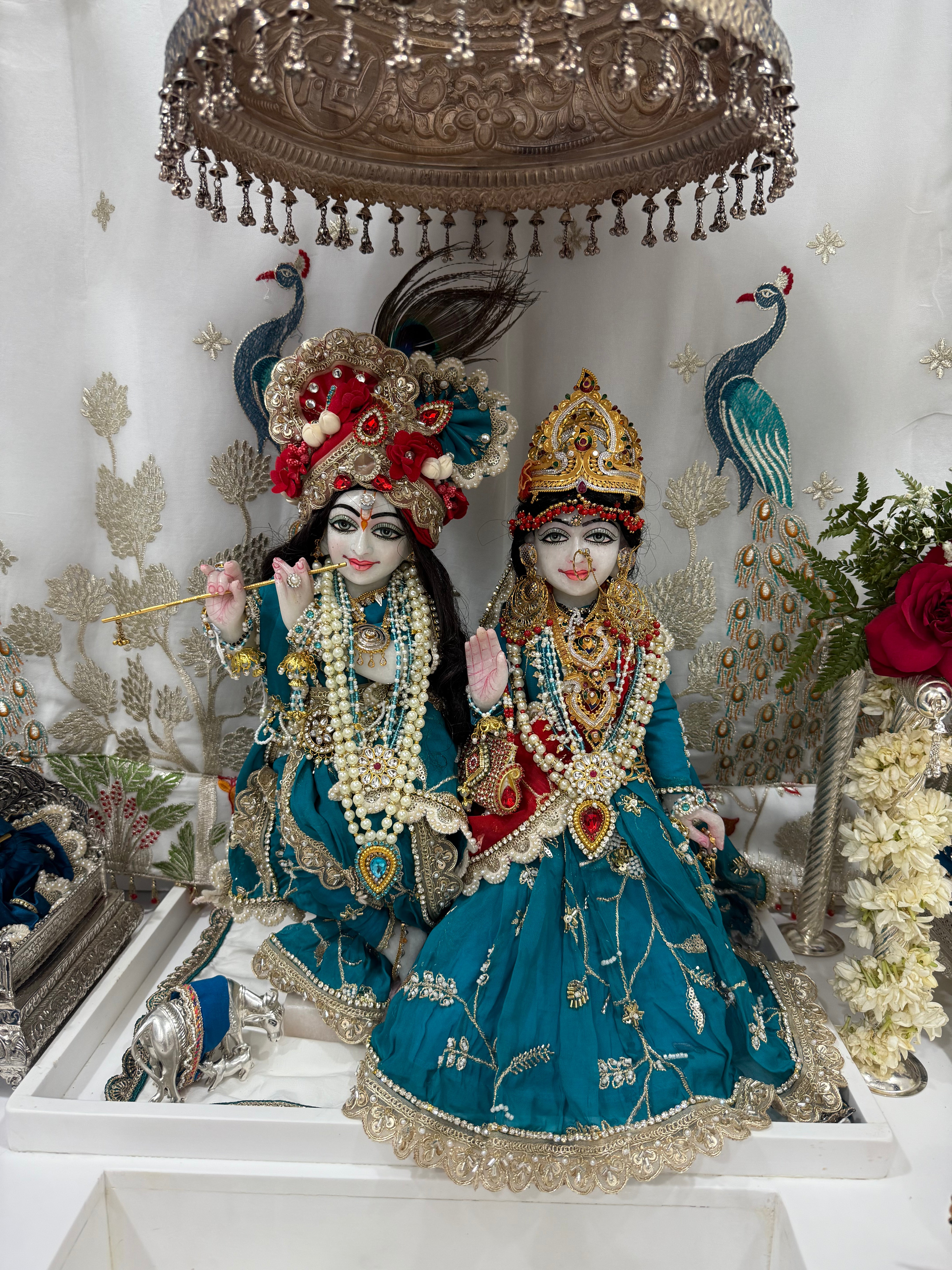 🌟 Radha Krishna (Blue Sapphire & Red)
