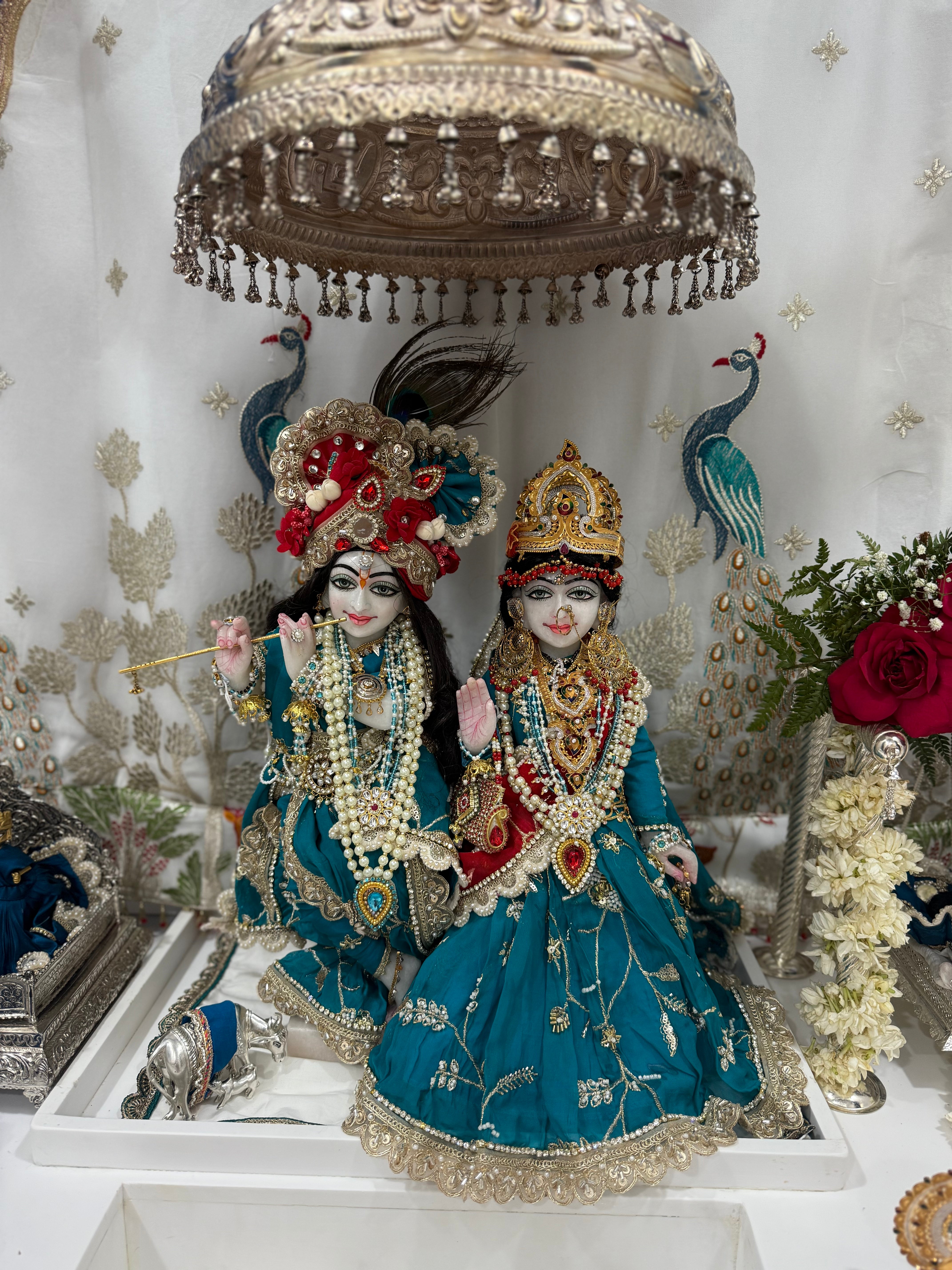 🌟 Radha Krishna (Blue Sapphire & Red)