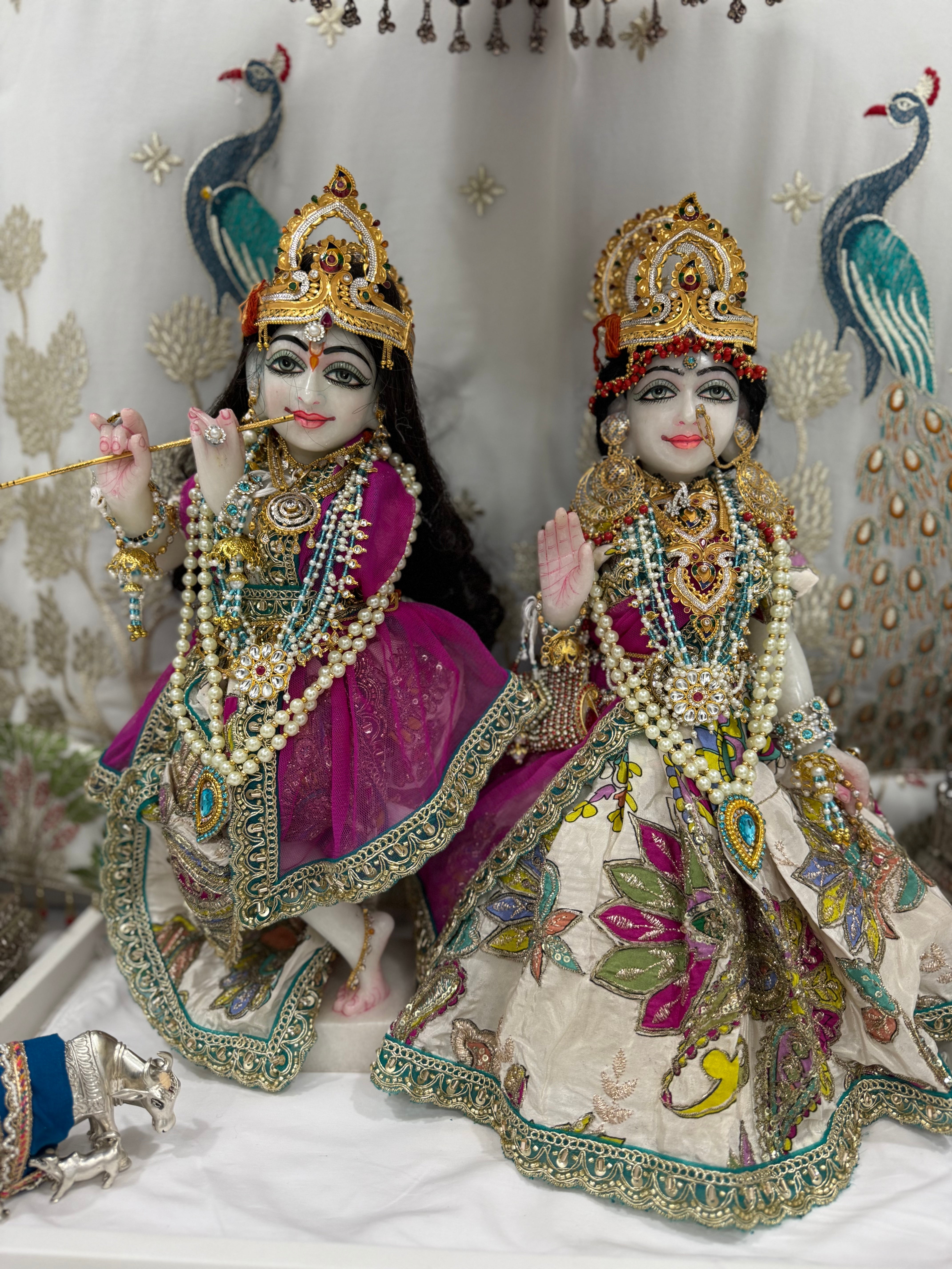 🌟 Radha Krishna (Magenta & Cream)