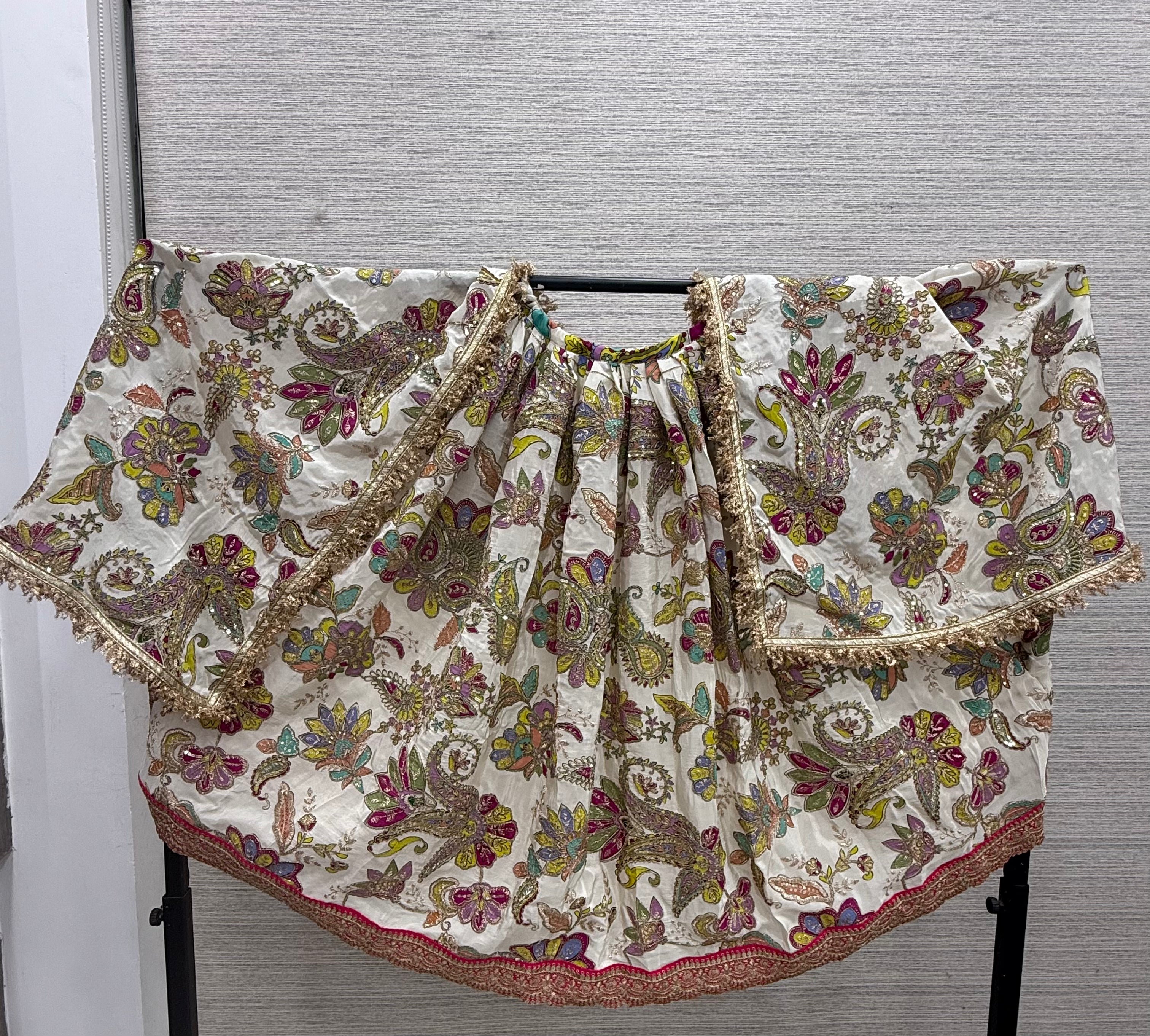 🌟 Mata Rani (Cream with multi colour zari work)