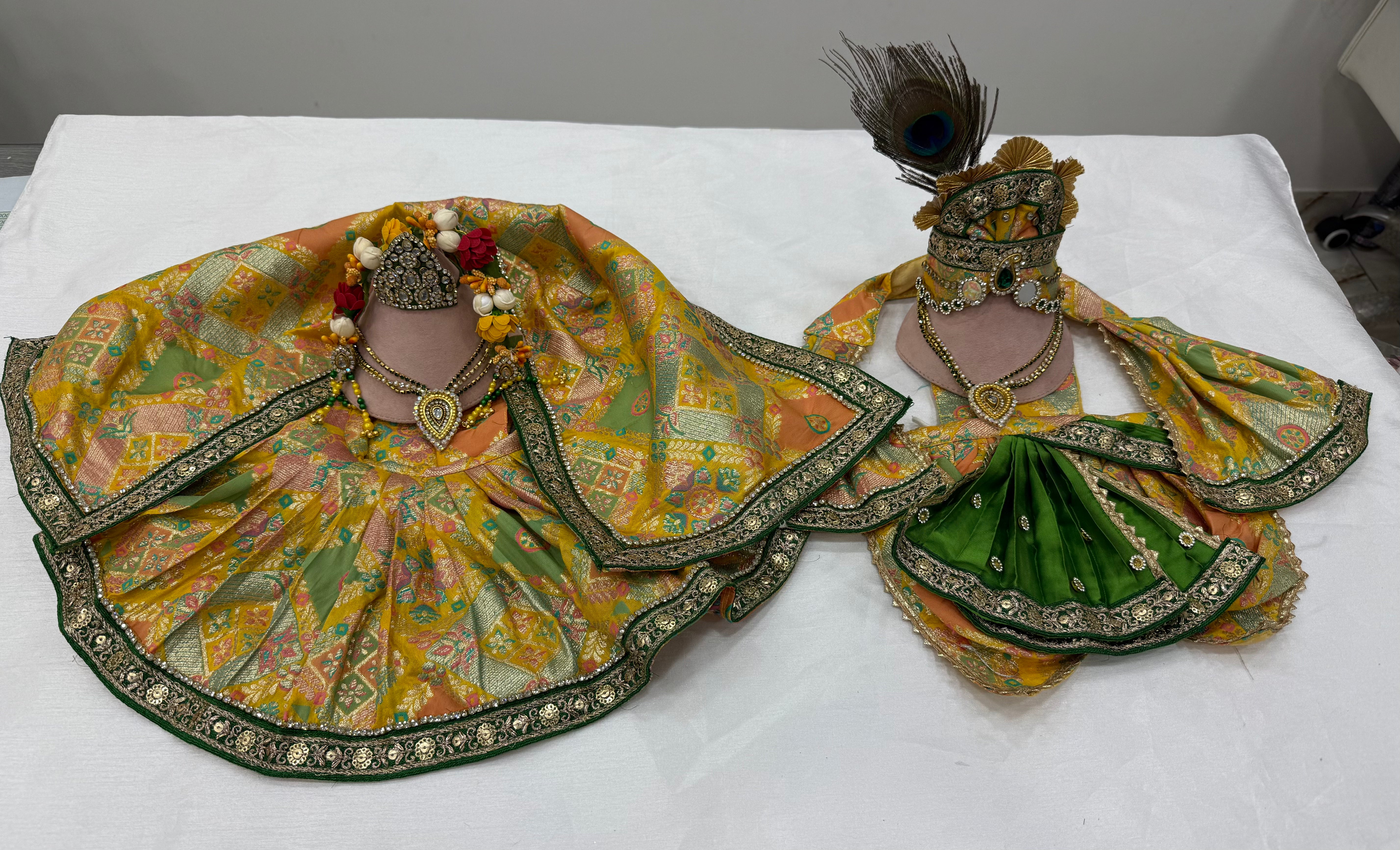 🌟 Radha Krishna (yellow with green border )