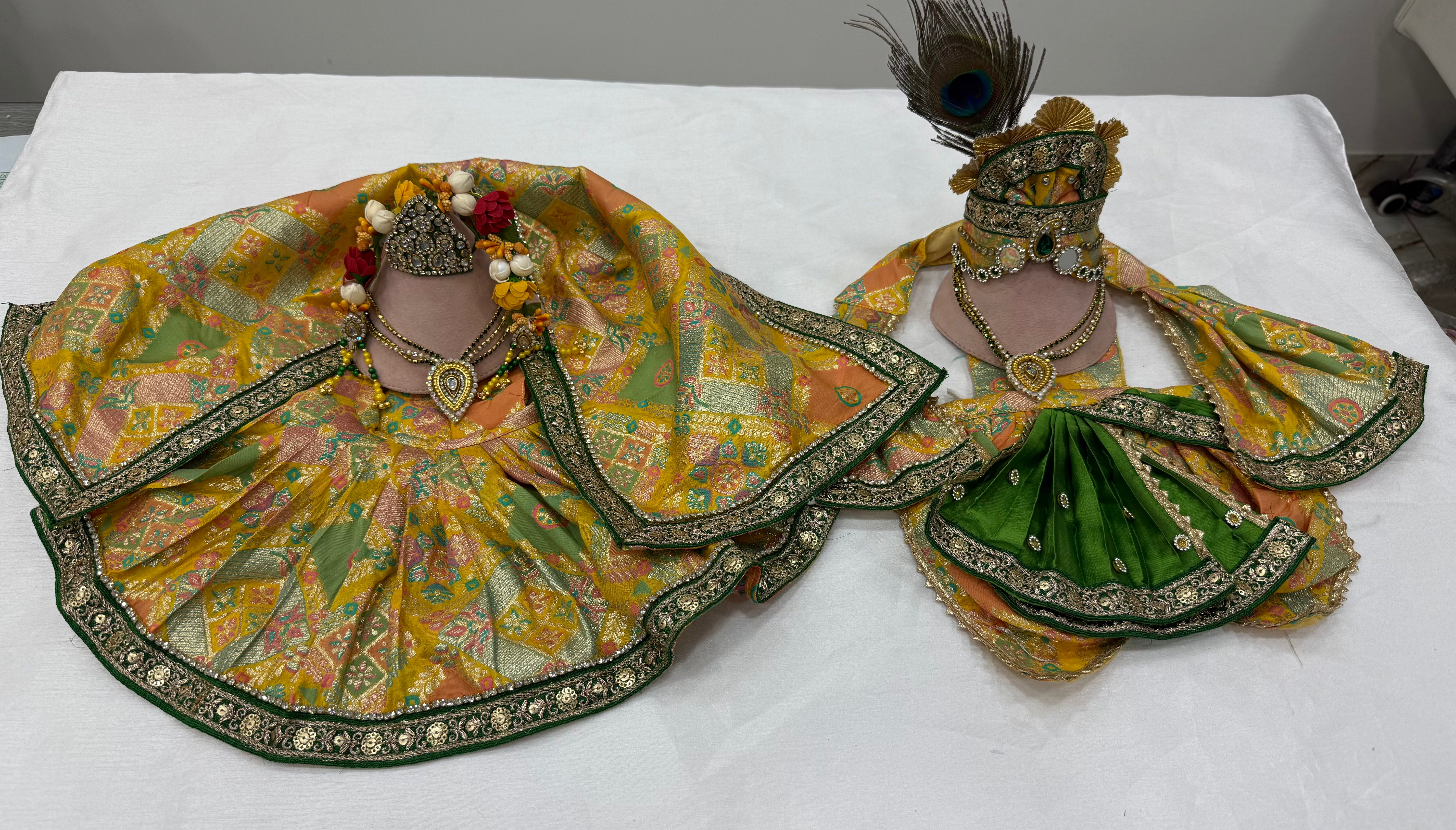 🌟 Radha Krishna (yellow with green border )