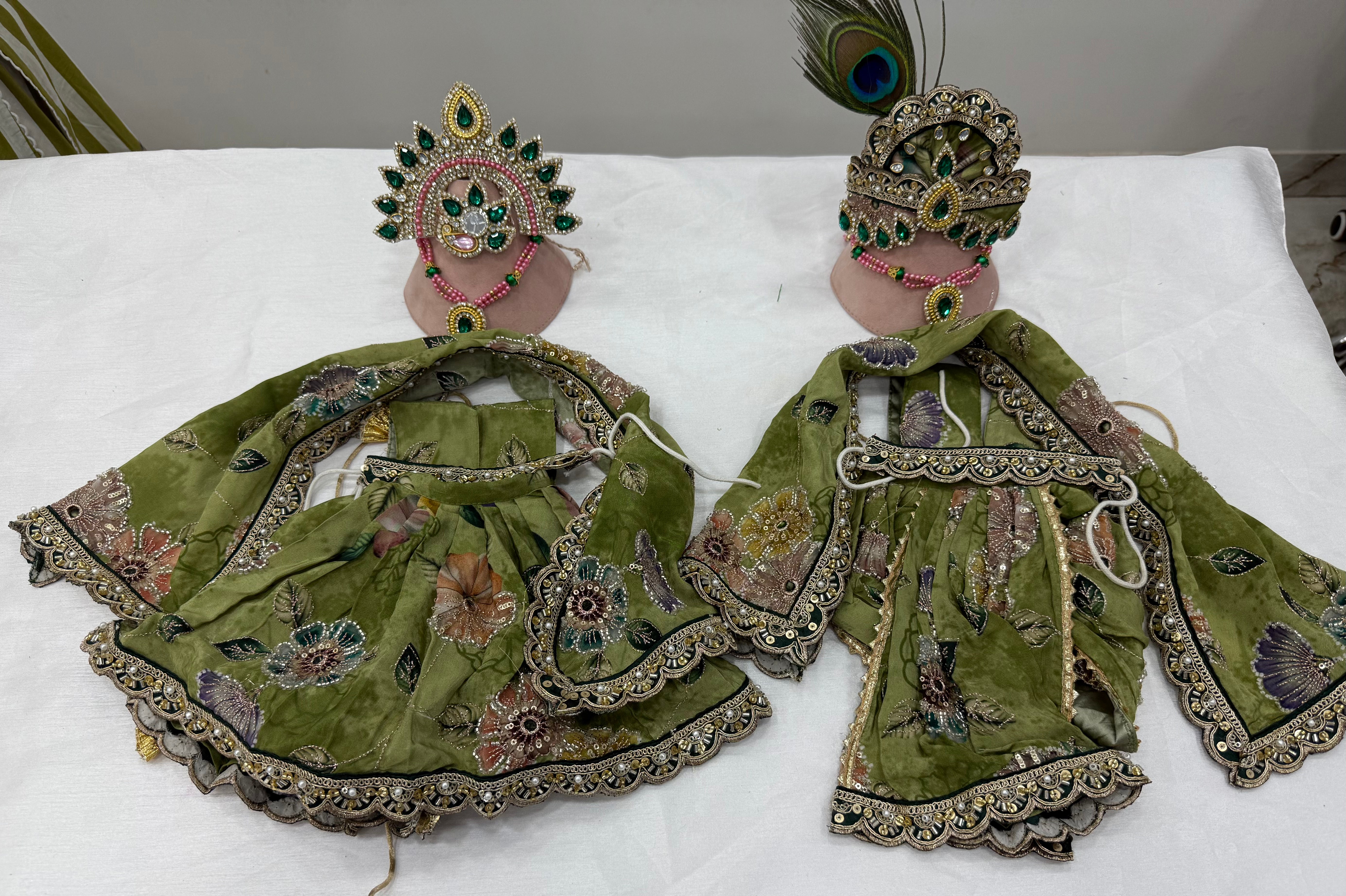 🌟 Radha Krishna (light green with golden sequence)