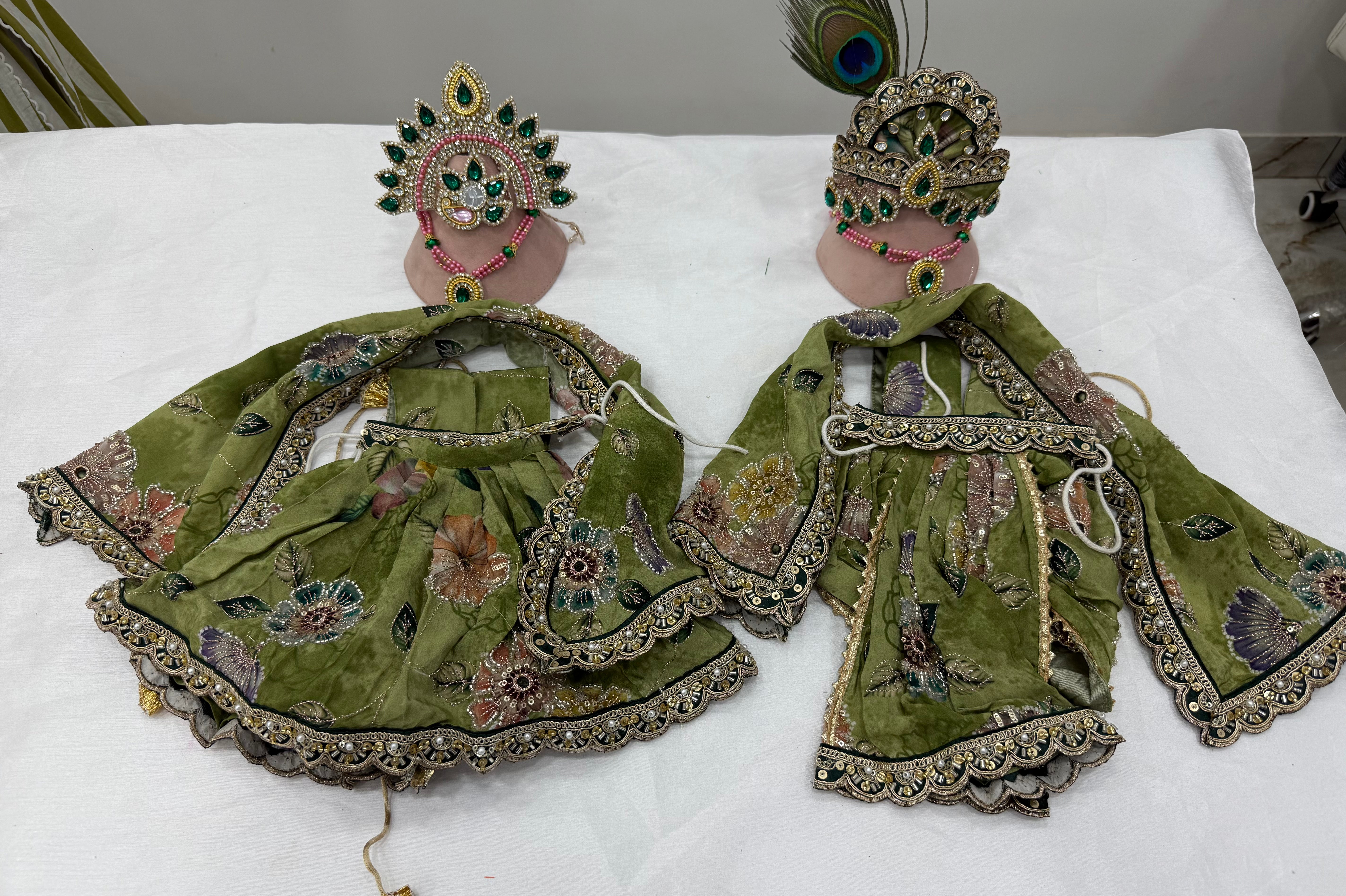 🌟 Radha Krishna (light green with golden sequence)