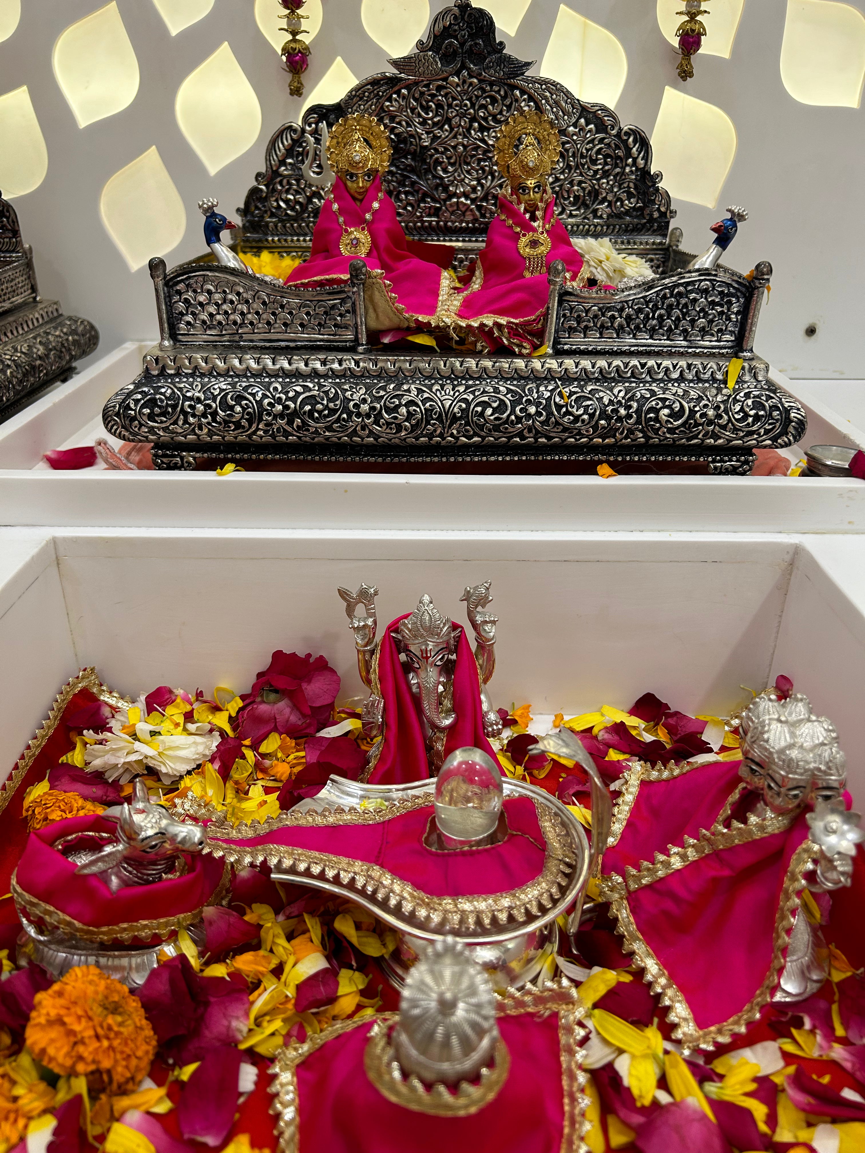 🌟 Gauri Shankar (Dark Pink with golden Outline)