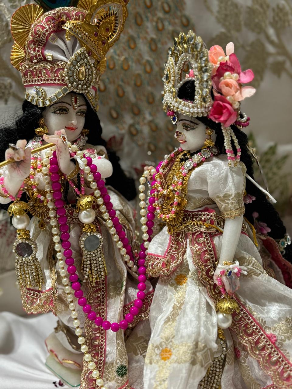 🌟 Radha Krishna (Offwhite colour)