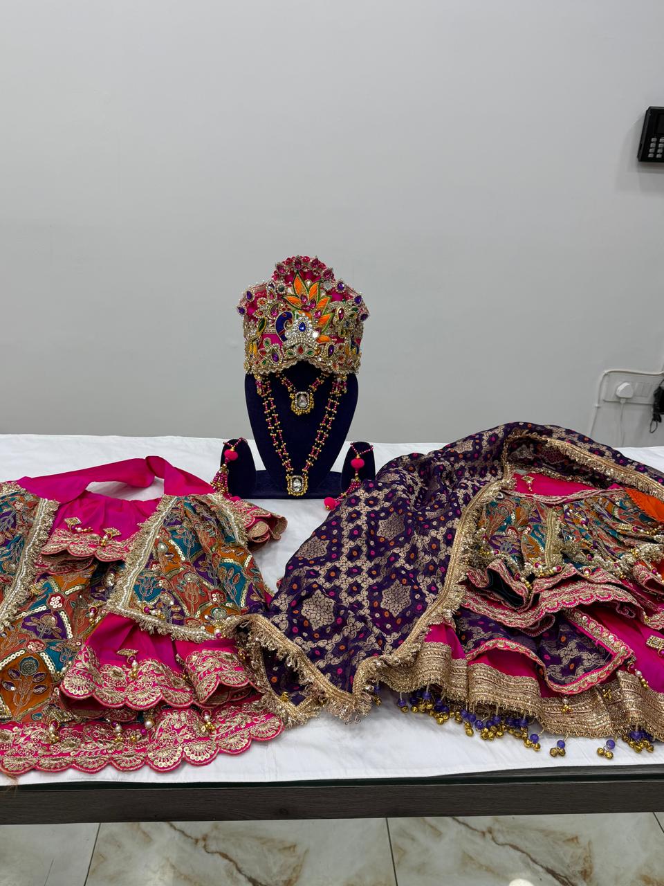 Radha Krishna Regular Poshak Set (For 14"-24")