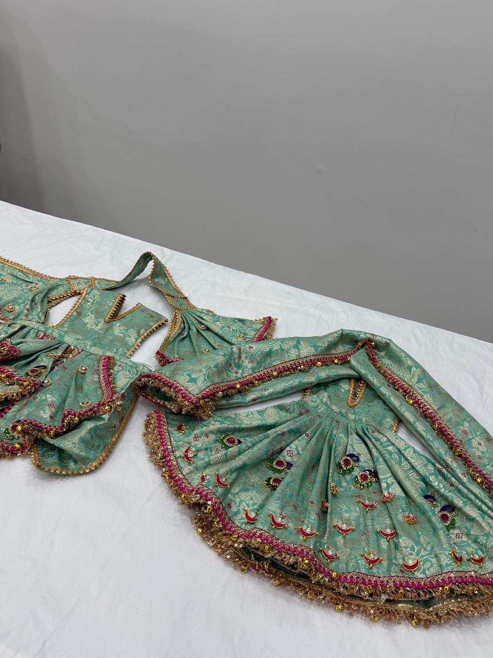 Radha Krishna Regular Poshak Set (For 14"-24")