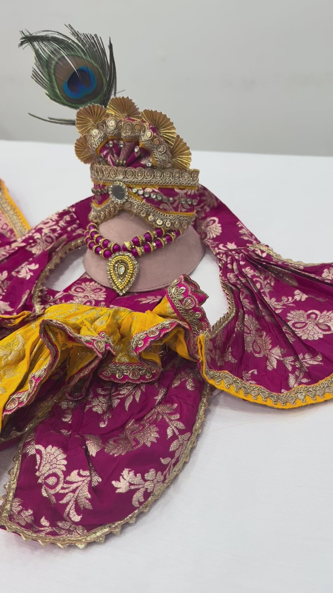Load video: 🌟 Radha Krishna (Dark pink with yellow)
