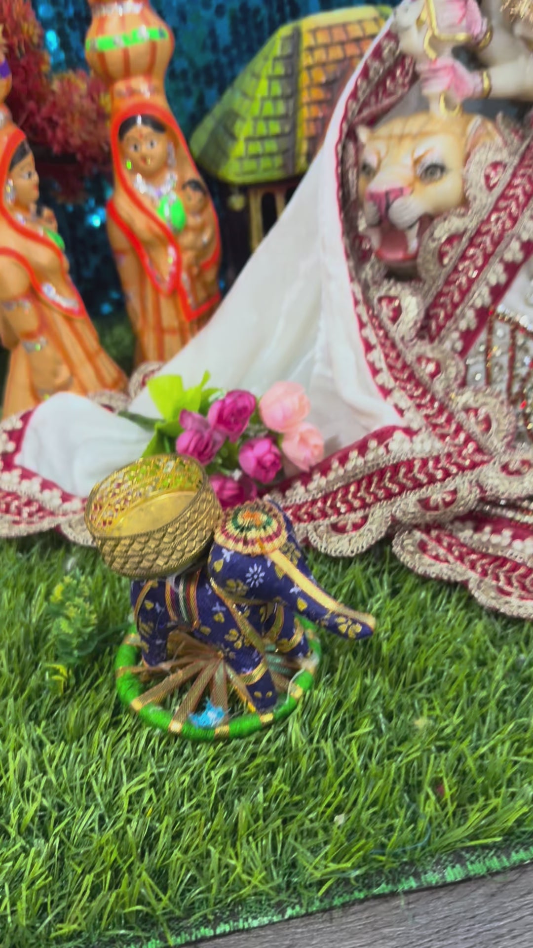 Load video: 🌟 Mata Rani (white with red boarder line)
