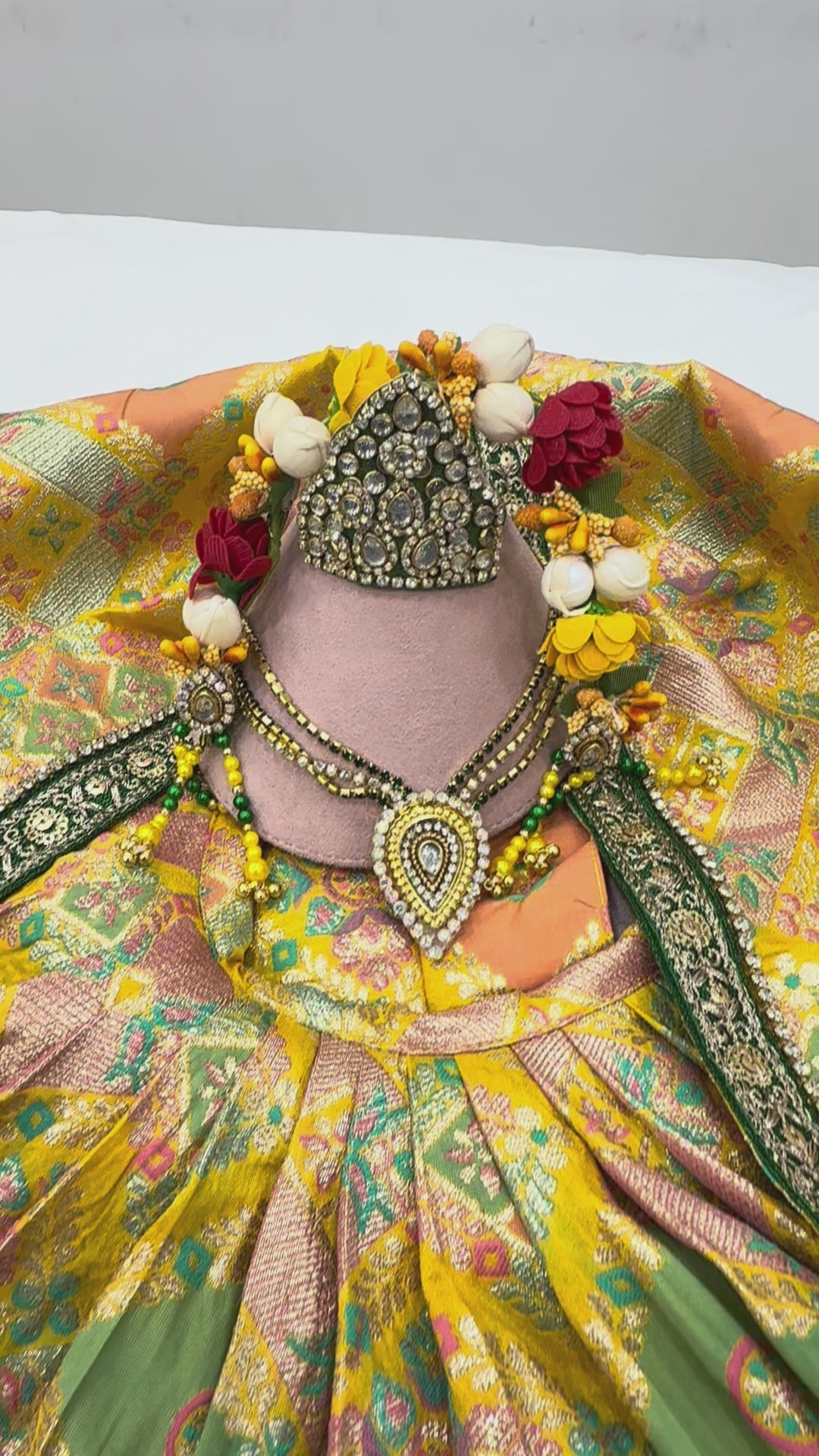 Load video: 🌟 Radha Krishna (yellow with green border )