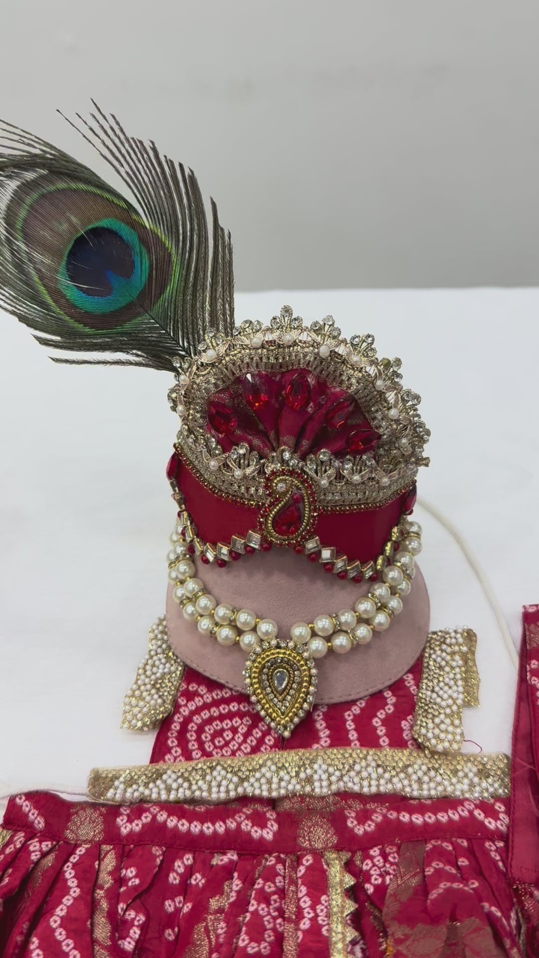 Load video: 🌟 Radha Krishna (red with off white Perl)