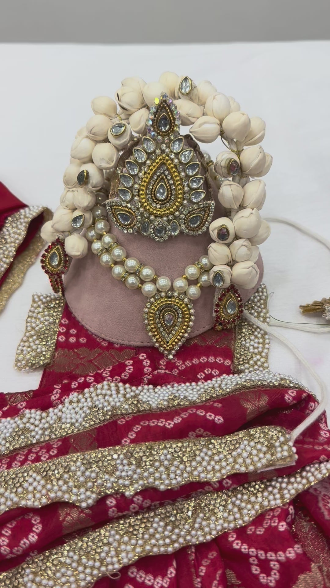 Load video: 🌟 Radha Krishna (red with off white Perl)
