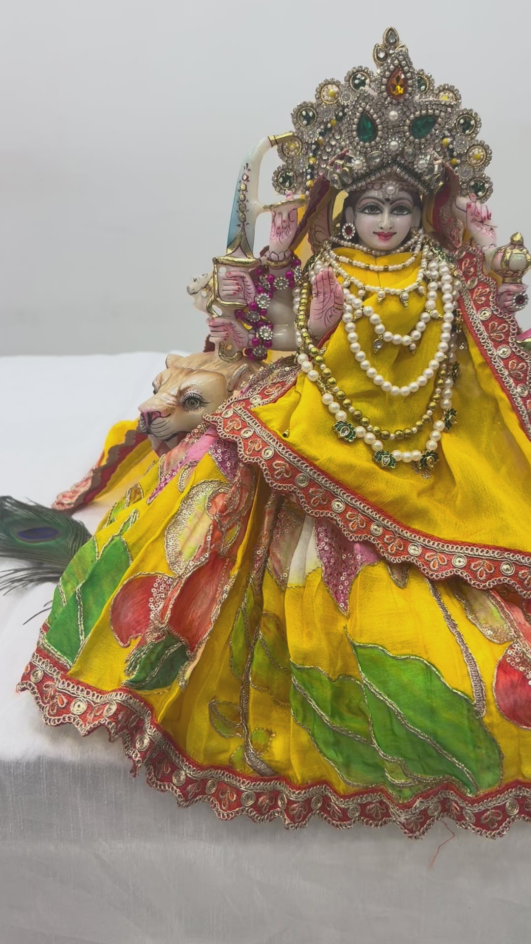 Load video: 🌟 Mata Rani (yellow with orange outline)