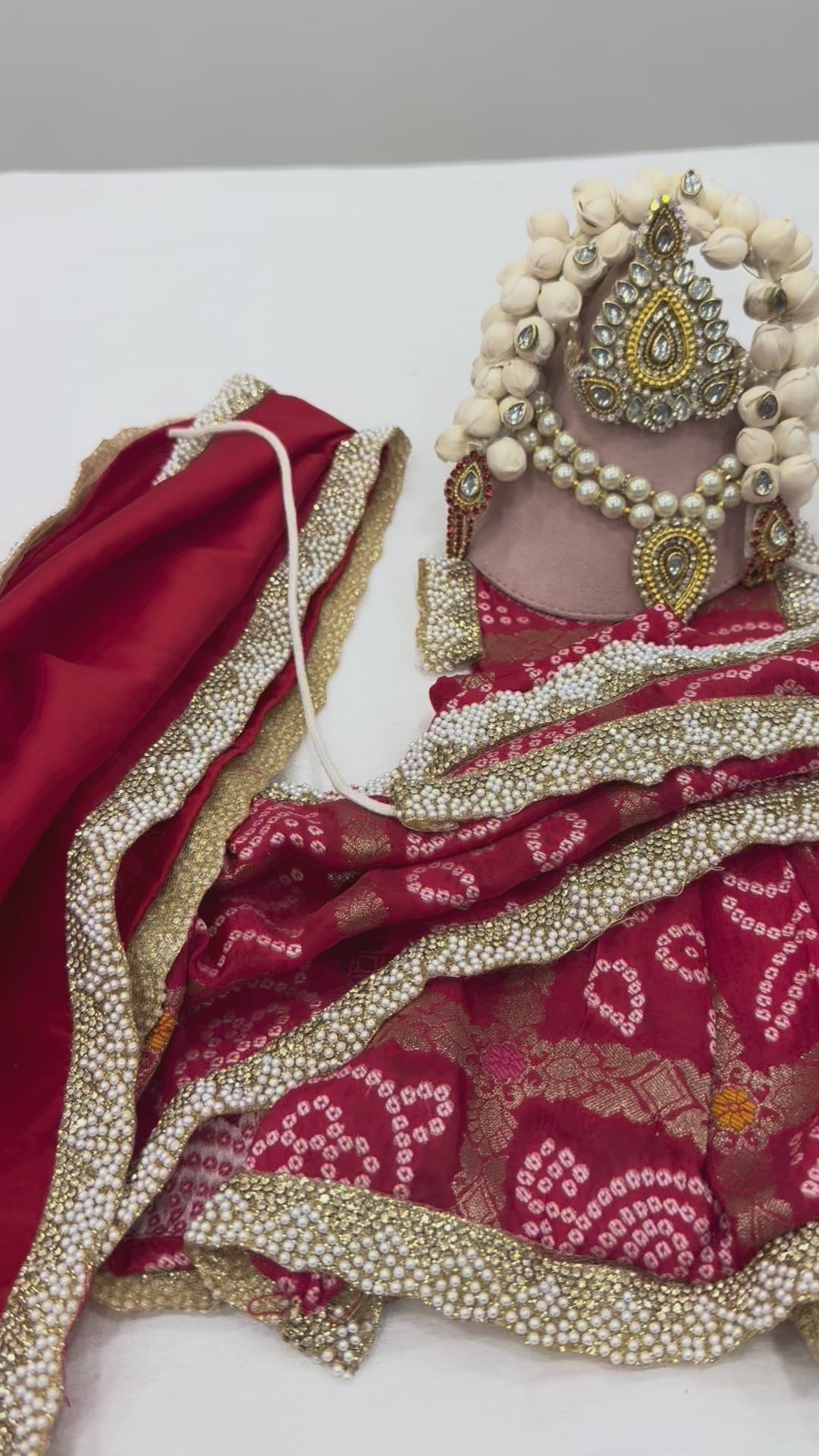 Load video: 🌟 Radha Krishna (red with off white Perl)