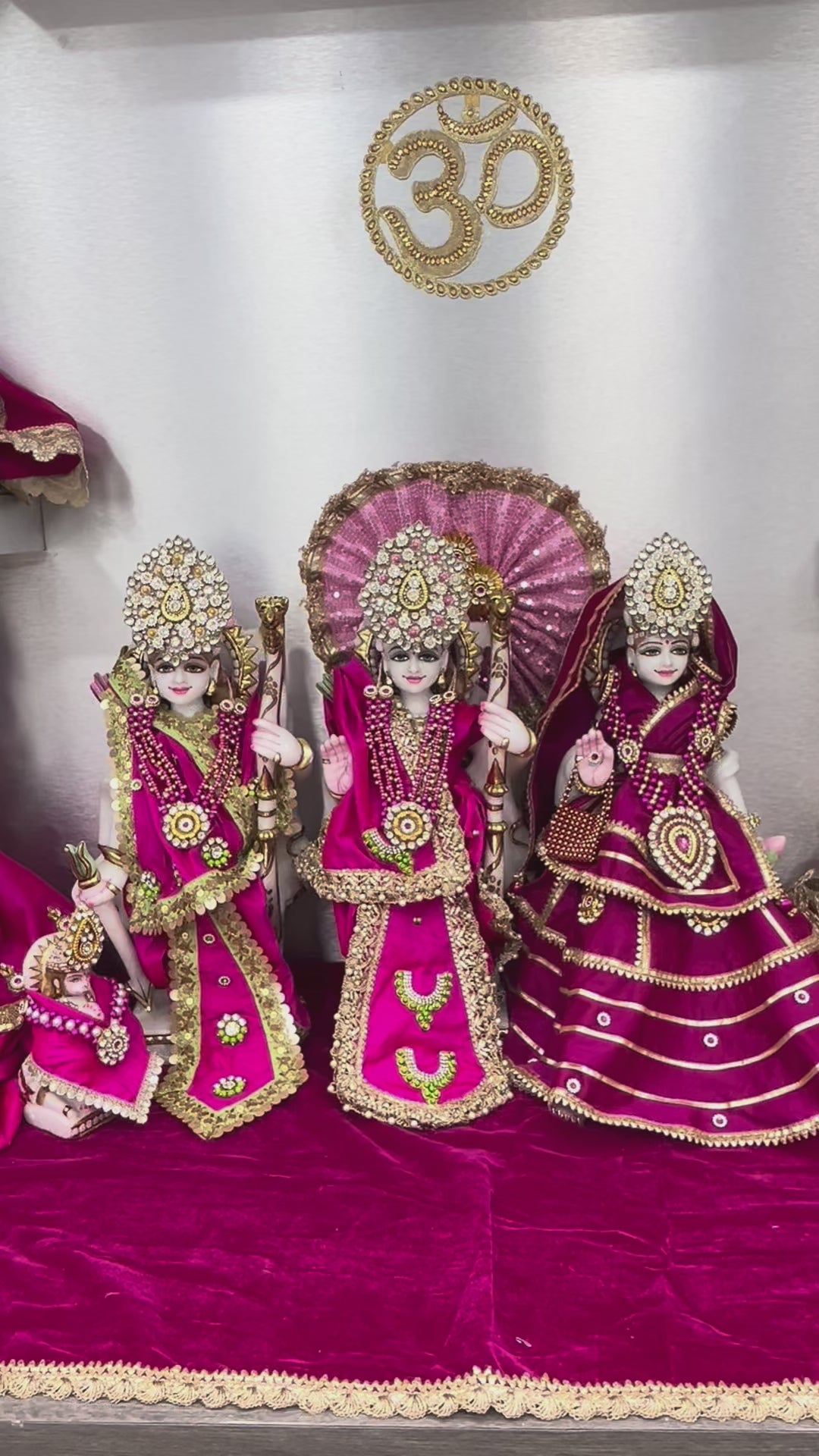 Load video: 🌟 Ram Darbar (magenta with golden border)