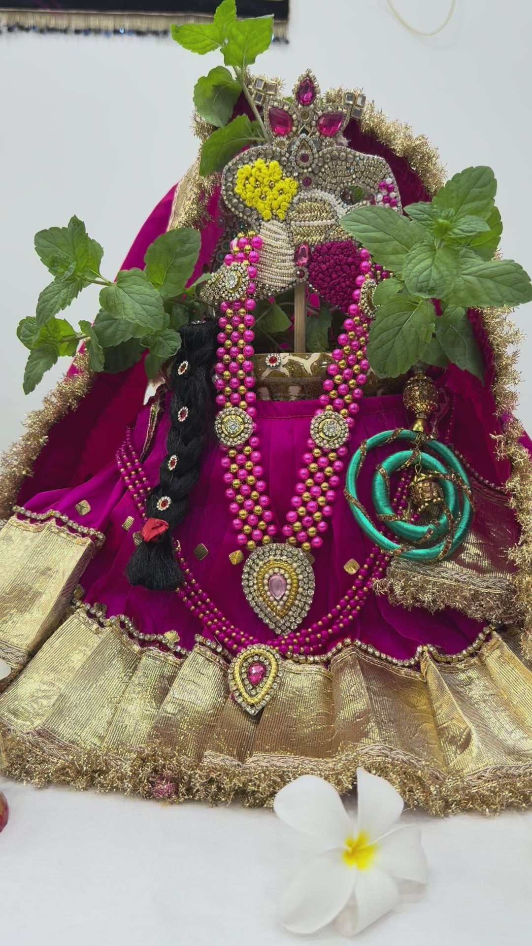 Load video: Tulsi Poshaks Lehnga With Duppatta