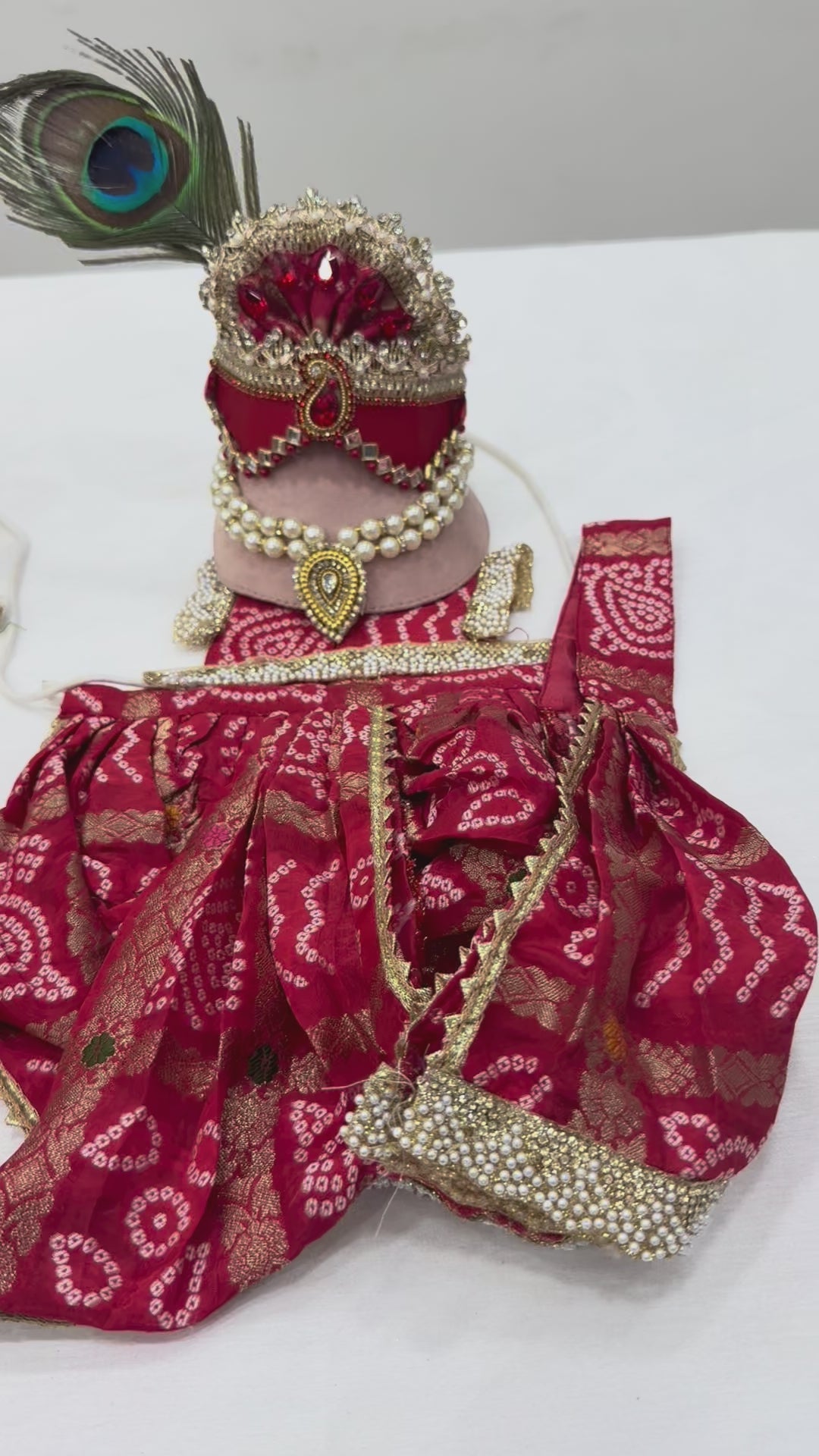 Load video: 🌟 Radha Krishna (red with off white Perl)