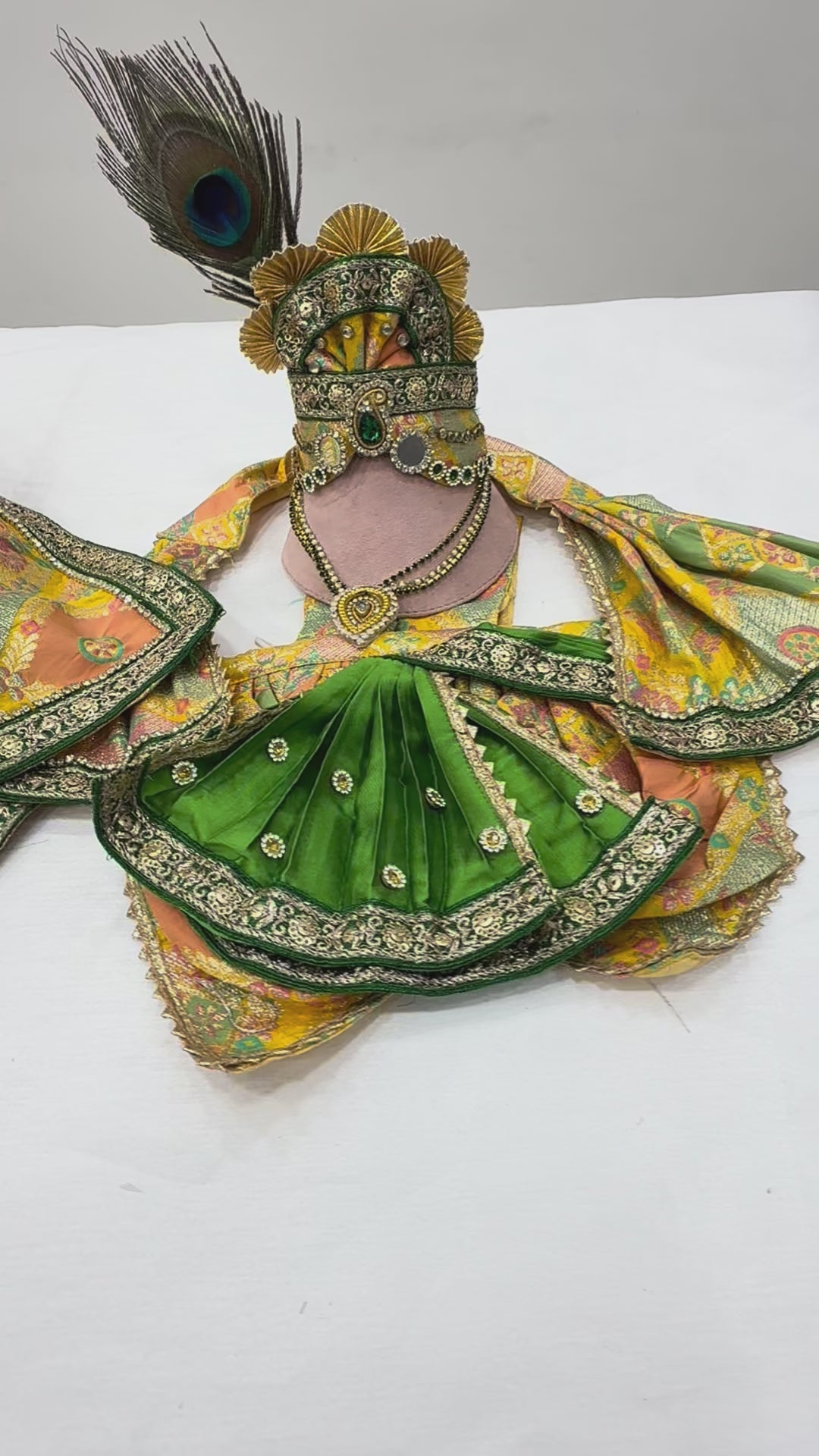 Load video: 🌟 Radha Krishna (yellow with green border )