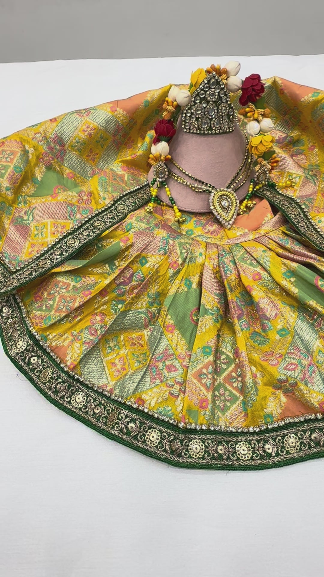 Load video: 🌟 Radha Krishna (yellow with green border )