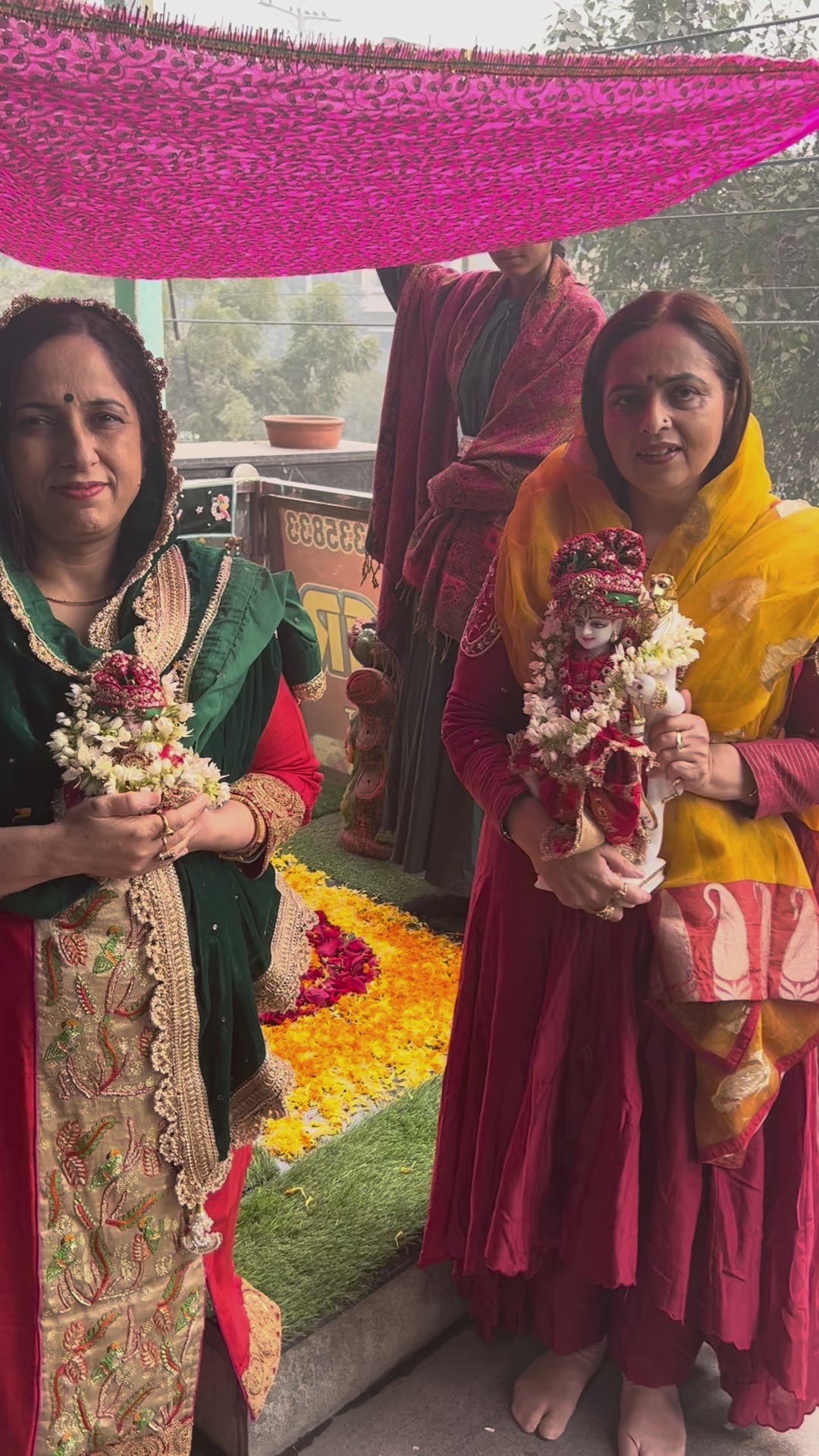 Load video: 🌟 Ram Darbar (red with green mukut)
