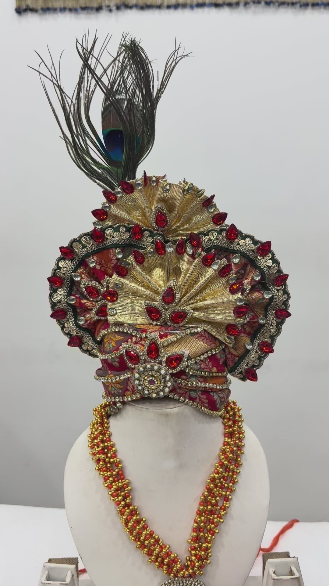 Load video: 🌟 Radha Krishna Poshak