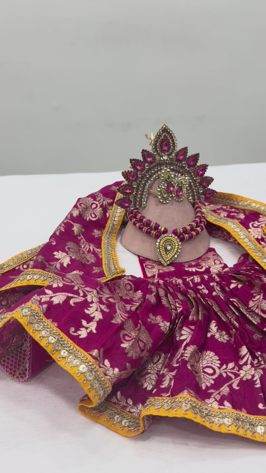 Load video: 🌟 Radha Krishna (Dark pink with yellow)