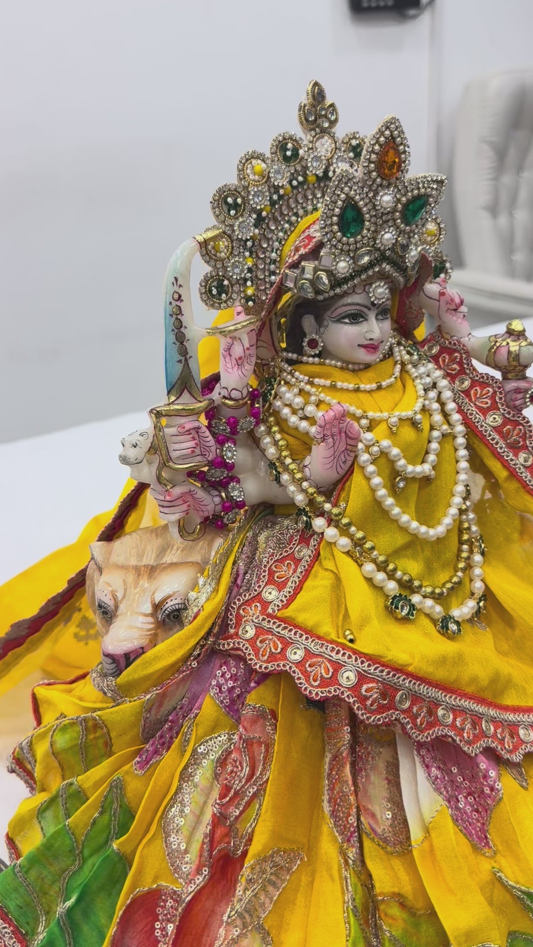 Load video: 🌟 Mata Rani (yellow with orange outline)
