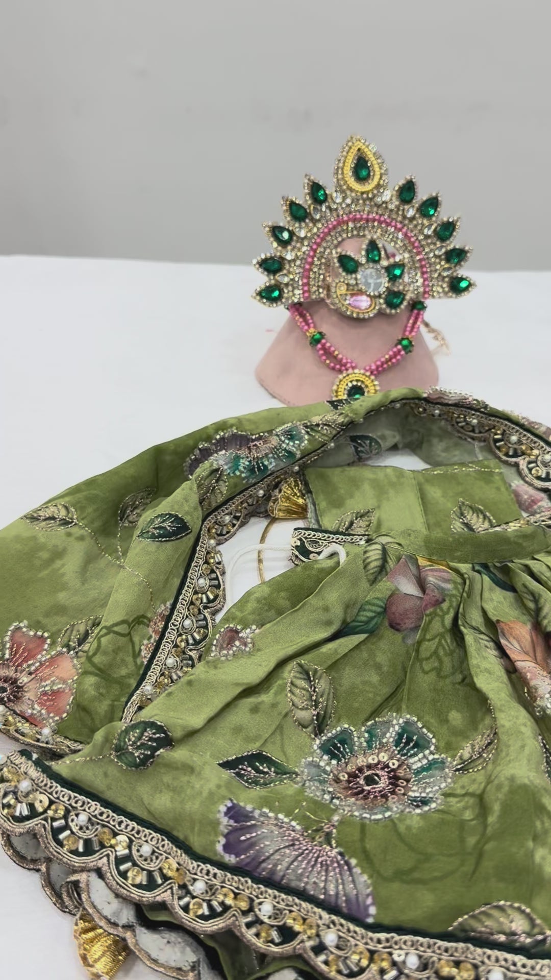 Load video: 🌟 Radha Krishna (light green with golden sequence)