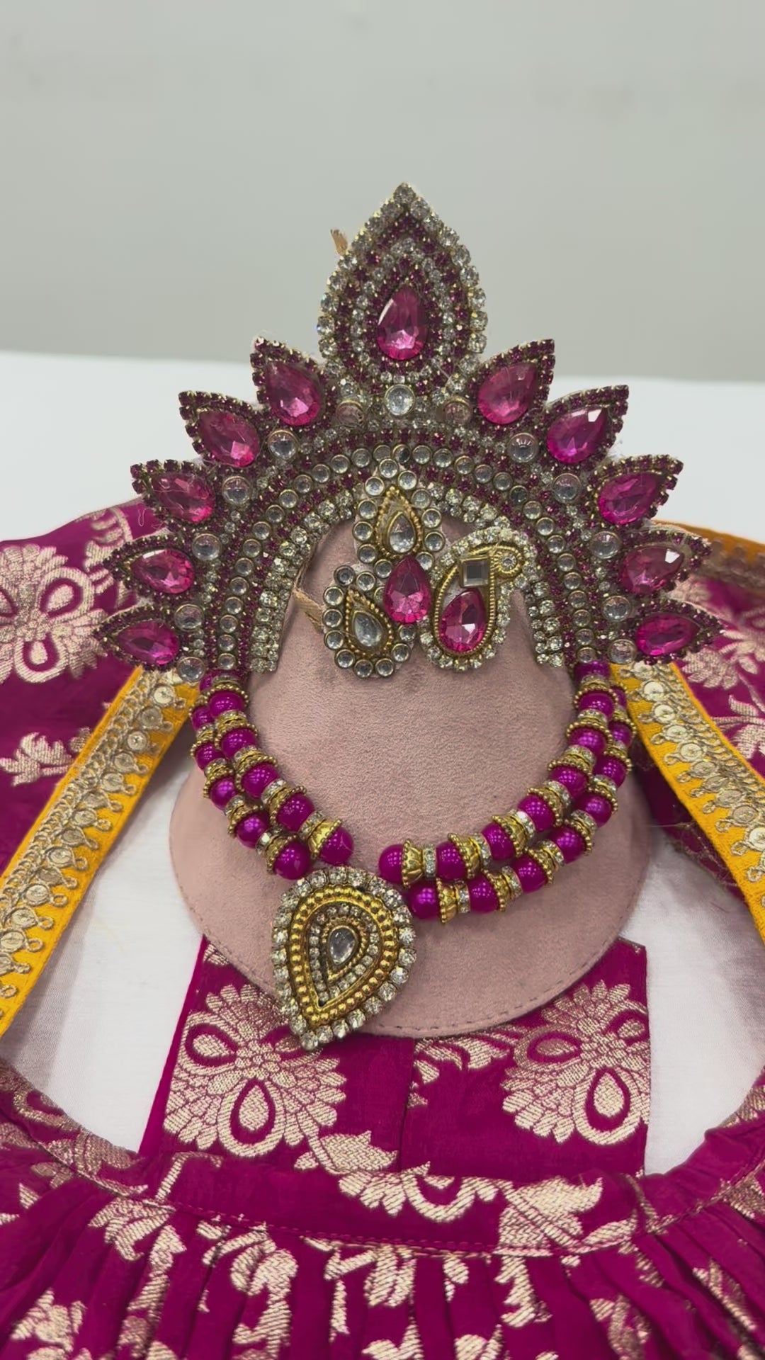 Load video: 🌟 Radha Krishna (Dark pink with yellow)