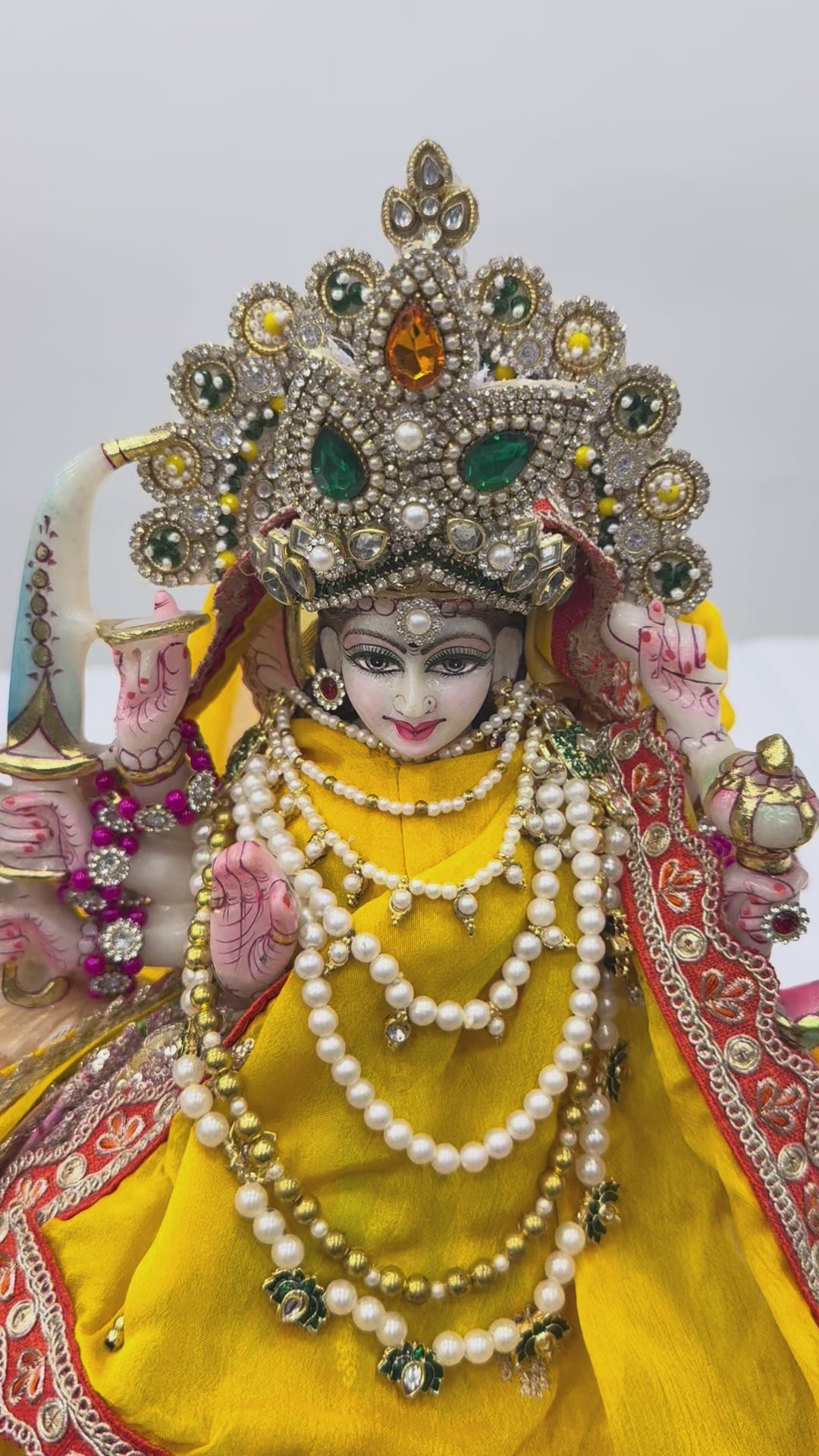 Load video: 🌟 Mata Rani (yellow with orange outline)