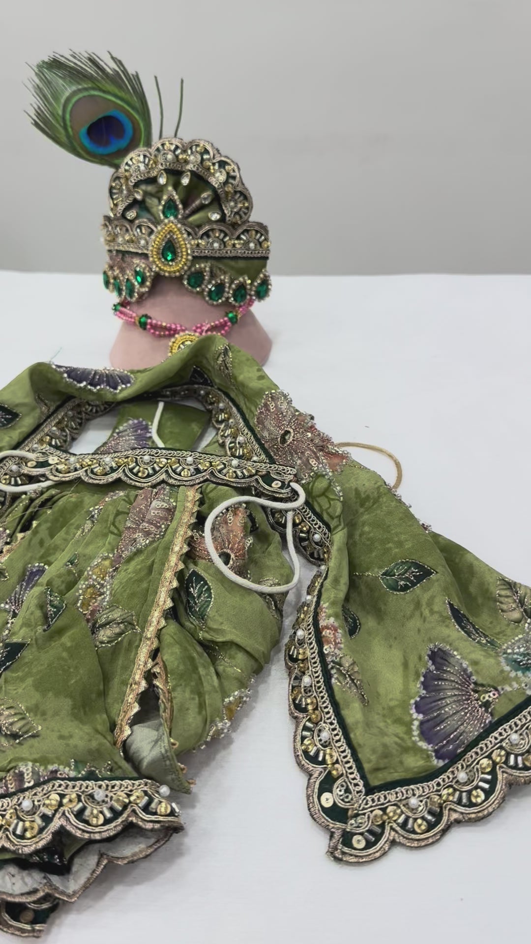 Load video: 🌟 Radha Krishna (light green with golden sequence)